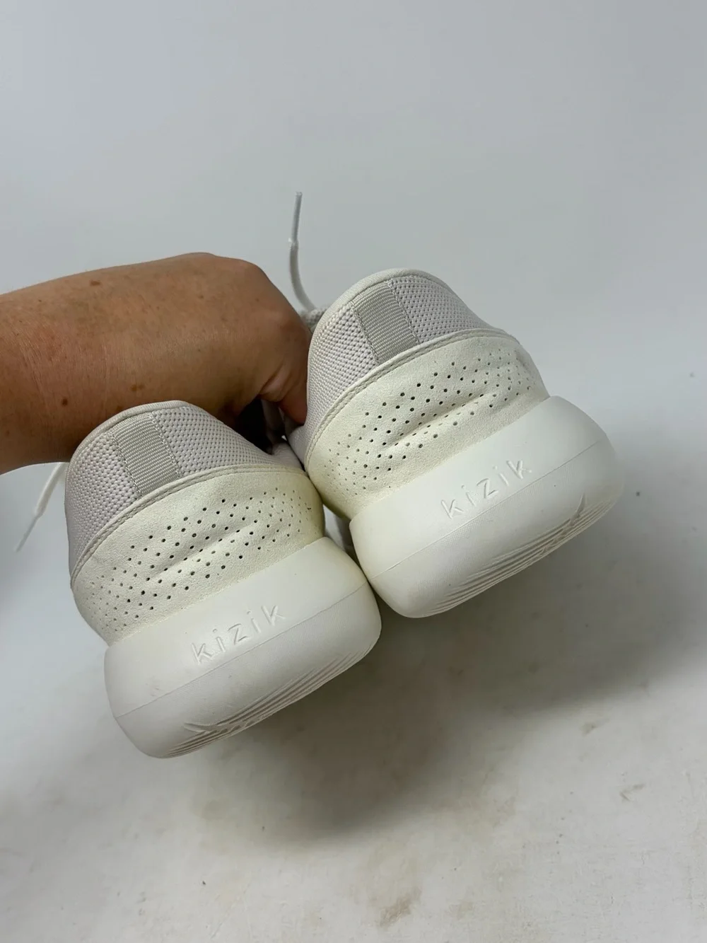 Kizik Madrid Sneakers Size 9.5 Men or 11 Women WIDE